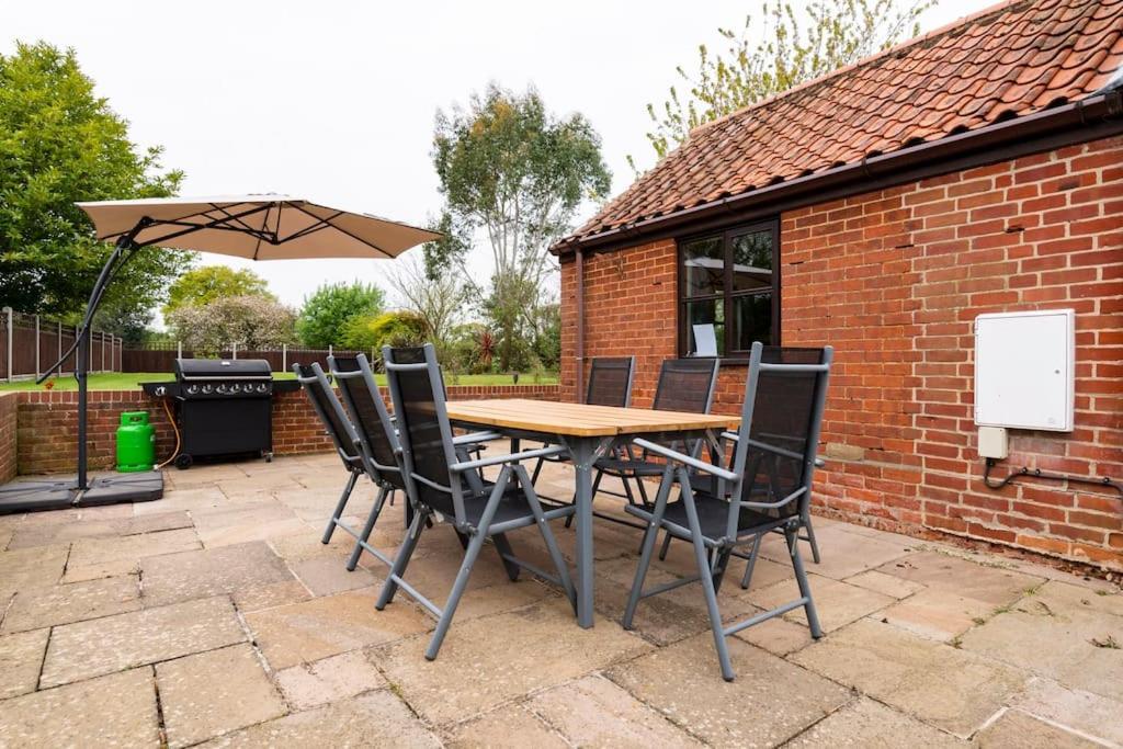 2 Brickground Broads Getaway For The Whole Family Holiday home